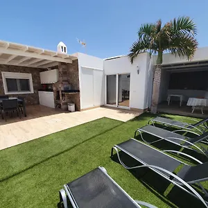 Villa Aries, Tias