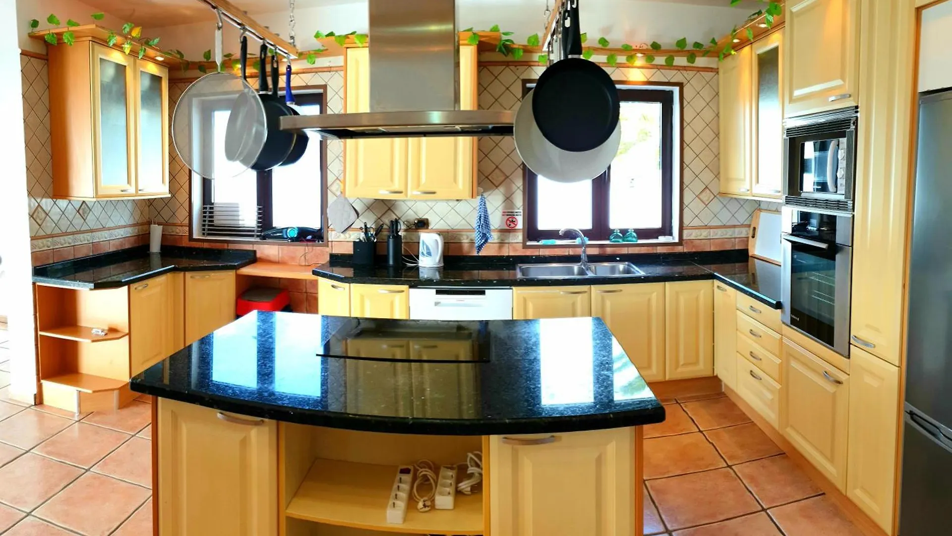 Villa Vista Mar I, Meerblick, 360 Qm, Heated Pool, Hot Tube, Roof Top Terrace, Gaming Room, Wifi Tias